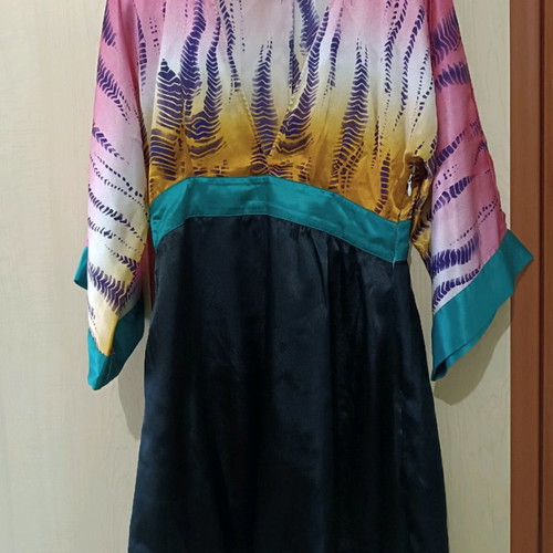 Jennifer Lopez dress Chinese style used with bust opening