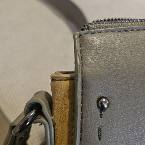 David Jones crossbody bag like new, khaki, 20cm x 16cm, zipper, multiple pockets