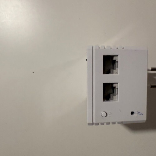 TP-Link TL-WPA4220 AV600 Powerline Wi-Fi Extender used