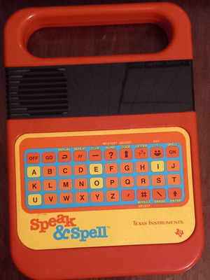 Vintage ηλεκτρονικά παιχνίδια των 80s της texas instruments - speak and math και speak and spell