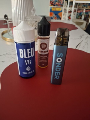 Geekvape Sonder Q Pod Kit like new with Bleu VG Base and Tabacoid Virginia