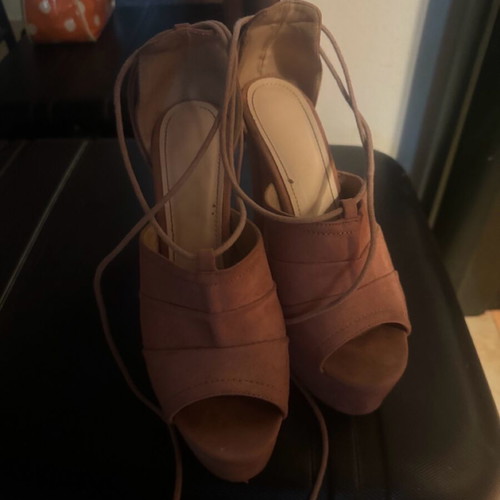 Women's pink sandals like new, size 38 with straps