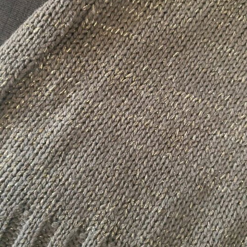 Turtleneck sweater like new with gold thread, very warm
