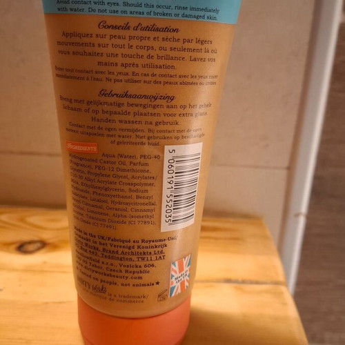 Body gel with glitter hydration new