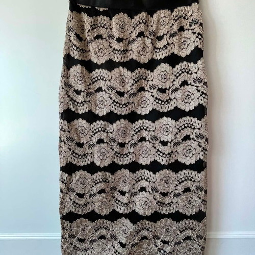 Skirt black with gold embroidered flowers, like new, knee-length