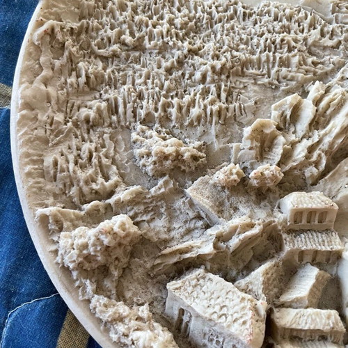 Decorative wall plate Arachova with broken hanger