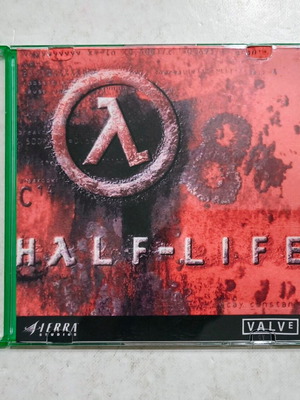 Half-Life PC game like new with custom printed cover