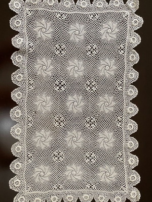 Vintage handmade crochet table runner 47×28 cm