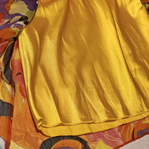 Dress with flowers like new, tie at the waist