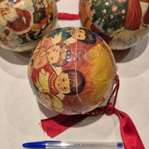 Christmas ornaments like new, 3 large papier-mâché balls