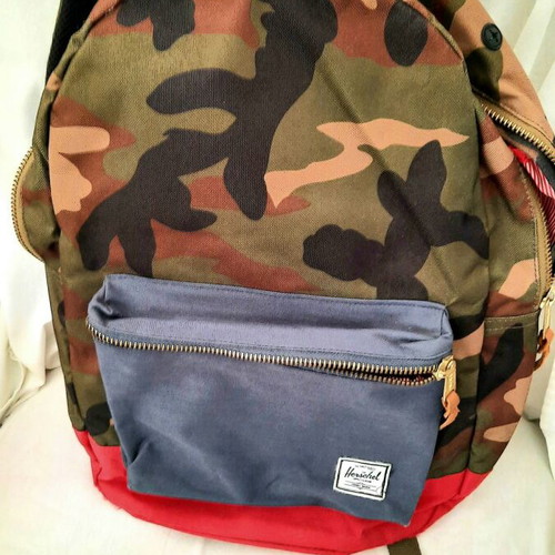 Herschel backpack like new with nice colors