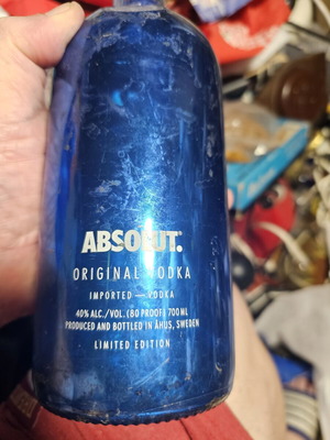 Колекционерска бутилка Absolut vodka употребявана