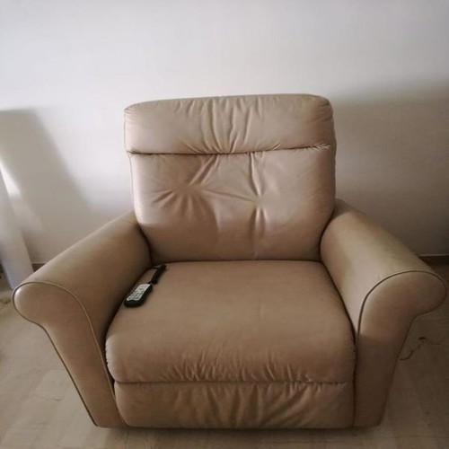 Italian leather armchair anatomical electric used