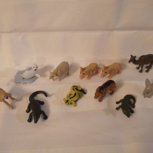 Kinder animal figures pack of 11 like new