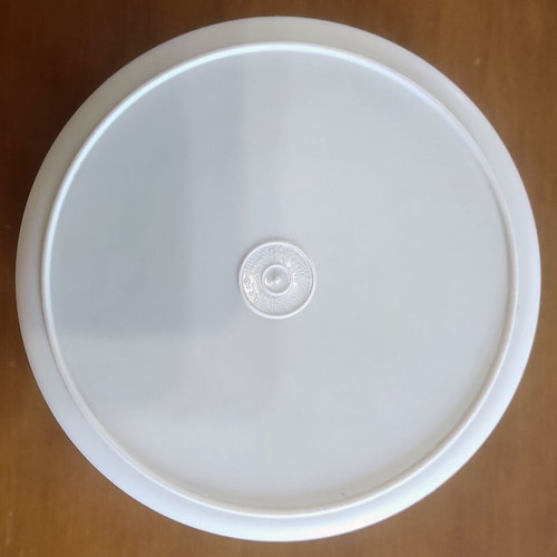 Tupperware beige tupperware container like new, 21 cm diameter