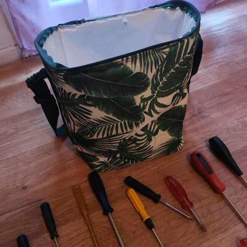 Set of 20 used screwdrivers with storage bag