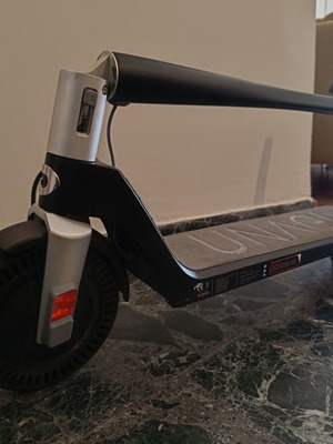 Unagi Model One E500 electric scooter like new, 143 km