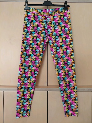 Rainbow skulls leggings like new, size Medium