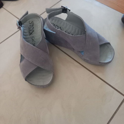 Women's sandals size 36 like new, gray color