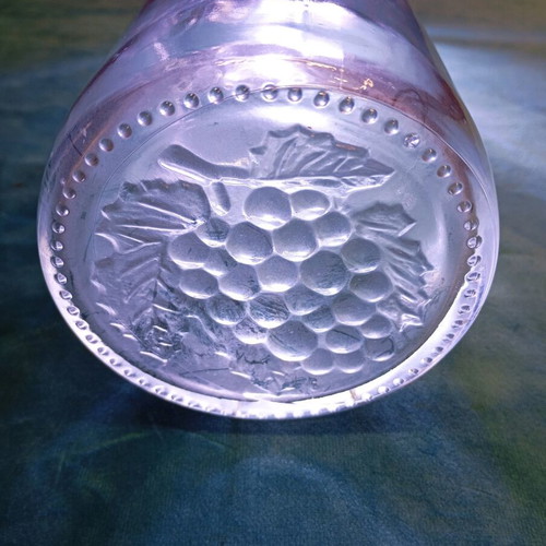 Wine carafe 1 liter rare, like new, glass with embossed grapes