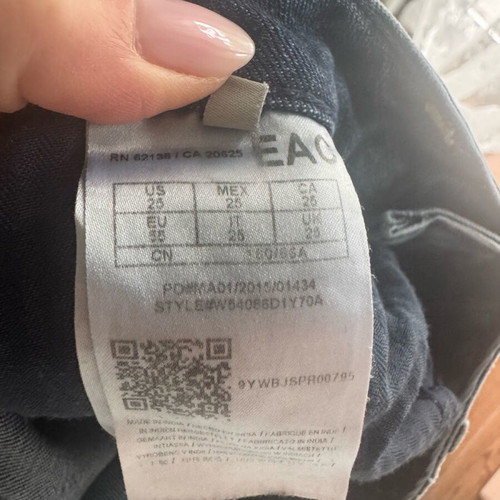 Cropped Guess jeans with decorative beads like new, size 25