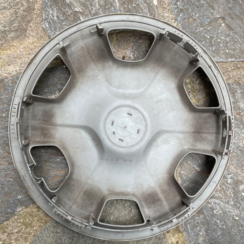 Toyota Yaris 2005 hubcap used, original