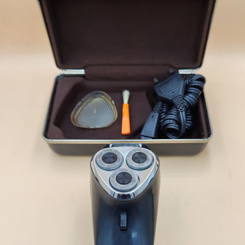 Kharkov 40 Russian electric shaver used with case and accessories
