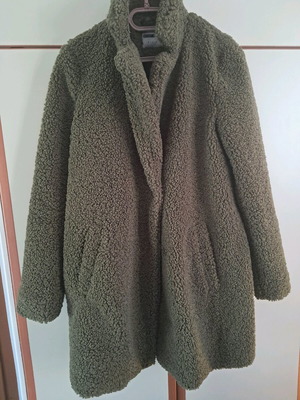 Women's warm boucle coat like new, size M
