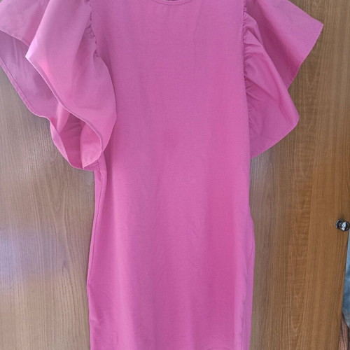 Only dress fuchsia, wide sleeves, short, like new, size L