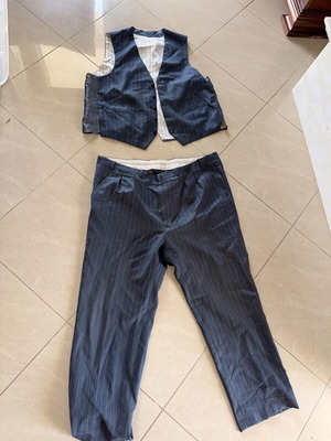 Men's suit set like new, sizes M and L, gray and blue