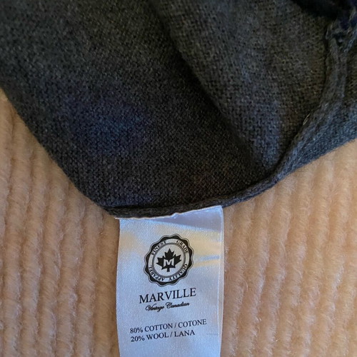 Men's sweater used, thin with blue details, size M