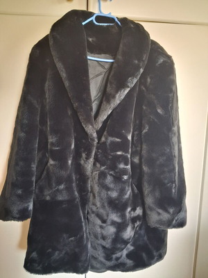 Elegant black fur coat, medium to large size