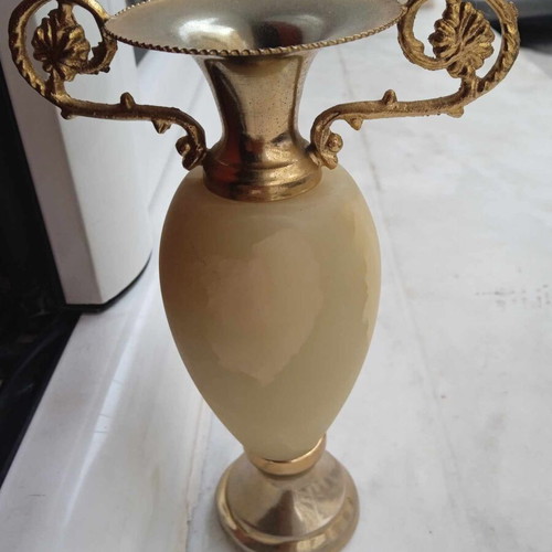 Marble table decoration like new with golden details