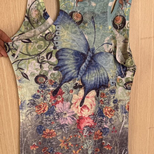 Sleeveless top with butterfly design like new, multicolor, sizes M-L