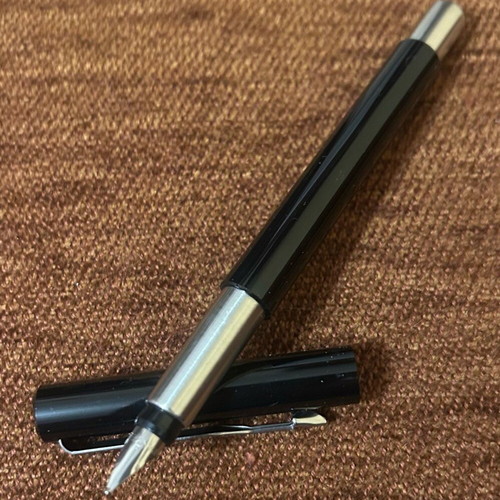 Parker pen new, black with silver metal details