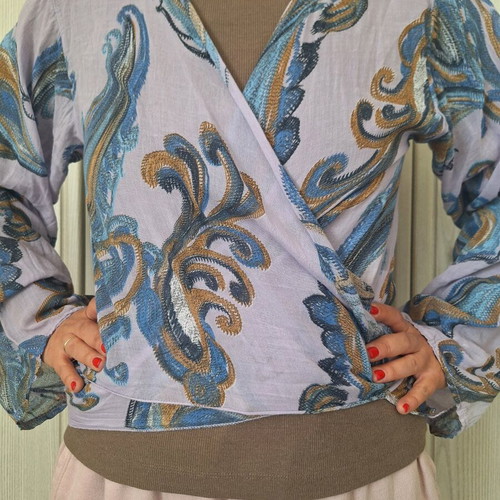 Bolero with tie one size like new, multicolor