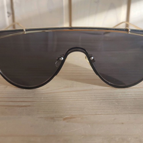 EL Gio sunglasses like new, men's, black and gold