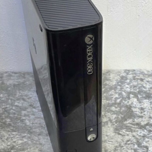 Xbox 360E console for parts without HDD