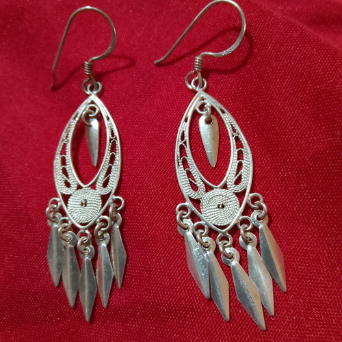 Silver filigree dangling earrings like new