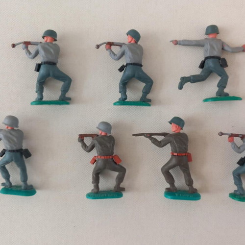 Timpo World War II figures set of 7 used