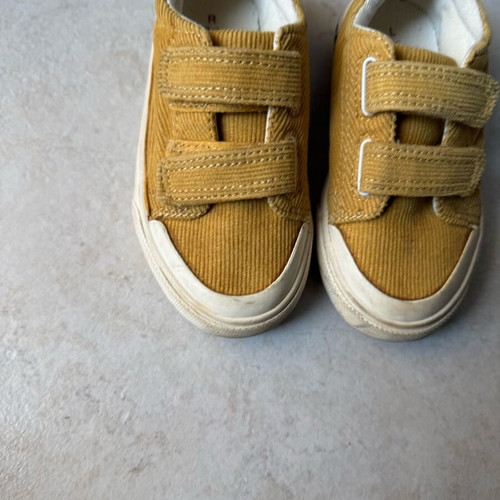 Kids sneakers size 24 like new, yellow corduroy fabric