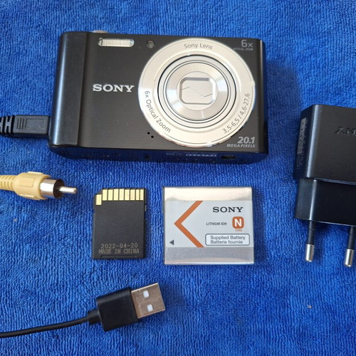 Sony W810 Compact camera 20.1MP optical zoom 6x with 2.7" screen
