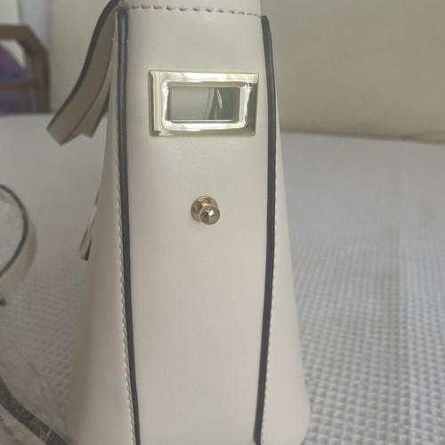Axel shoulder bag like new, cream color