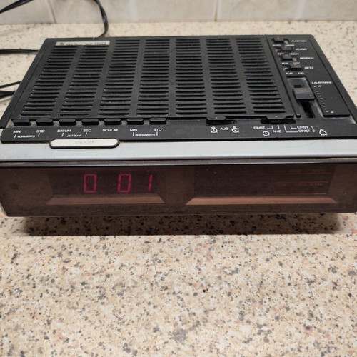 Vintage radio alarm clock used, working condition