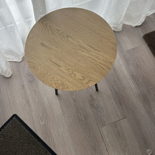 Round coffee table like new