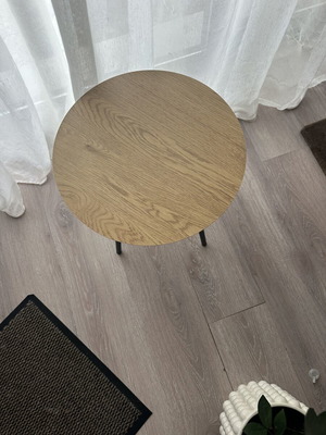 Round coffee table like new