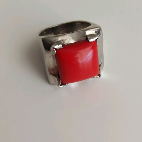 Vintage 925 silver ring with large red coral stone like new