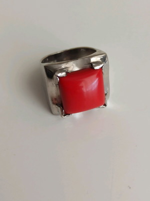 Vintage 925 silver ring with large red coral stone like new