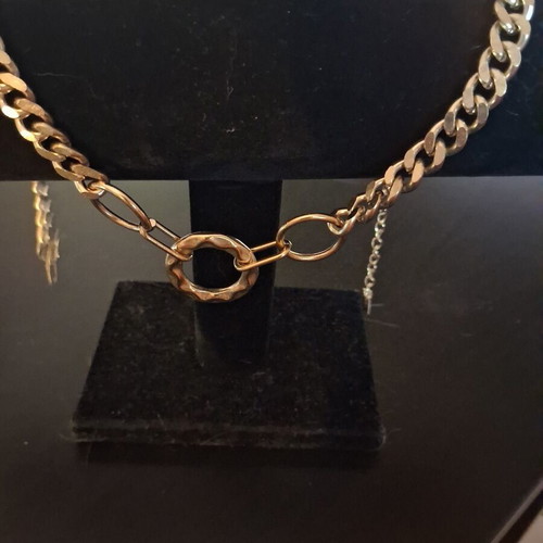 Women's necklace set like new, gold color, stainless steel