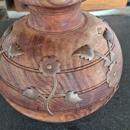 Wooden flowerpot decorated with brass used